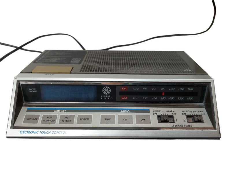 Vintage Alarm Clock Radio General Electric Model: 7-4663A =