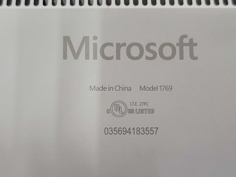 Microsoft Surface Pro 1769, Core i5-7200U 2.5GHz, 8GB, 256GB SSD w/ Power ada _