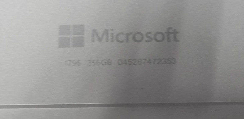 Microsoft Surface Pro 1796, i5-7300U 2.6GHz, 8GB, 256GB SSD, w/ PWR READ _