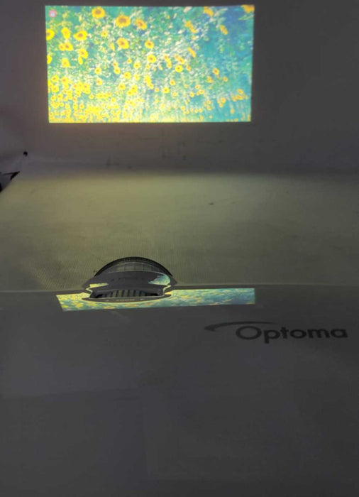 Optoma HD33 DLP Projection Display VDHDSS Projector, No Remote control, READ _
