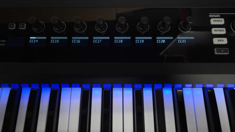 Native Instruments Komplete Kontrol S61 MIDI keyboard controller %