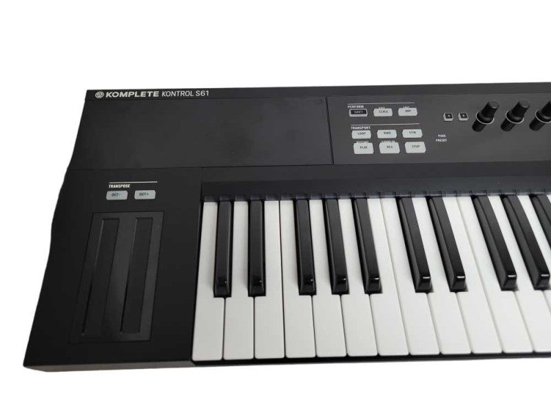 Native Instruments Komplete Kontrol S61 MIDI keyboard controller %