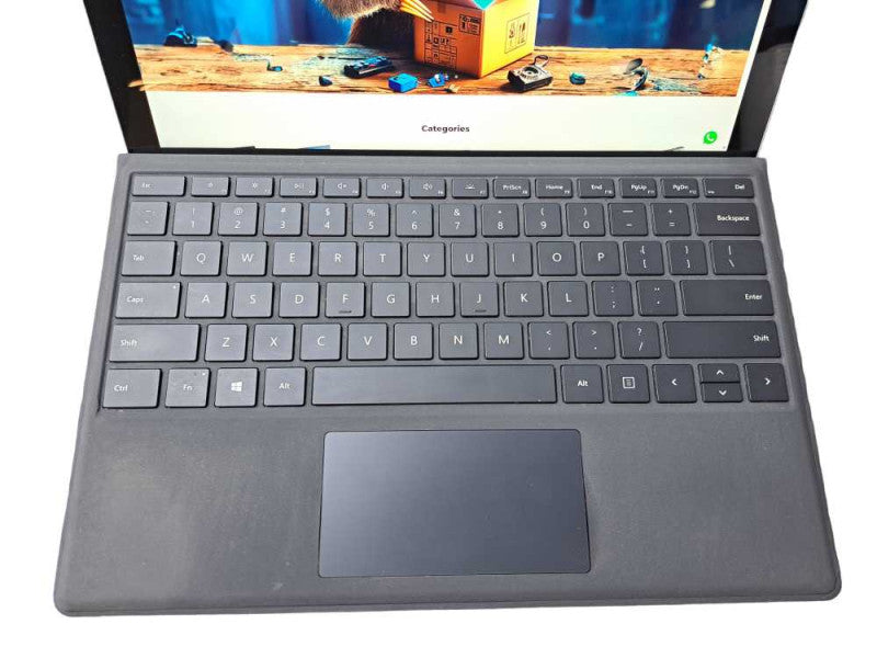 Microsoft Surface Pro 5 | i5-7300U @ 2.60GHz 8GB Ram 256GB SSD )