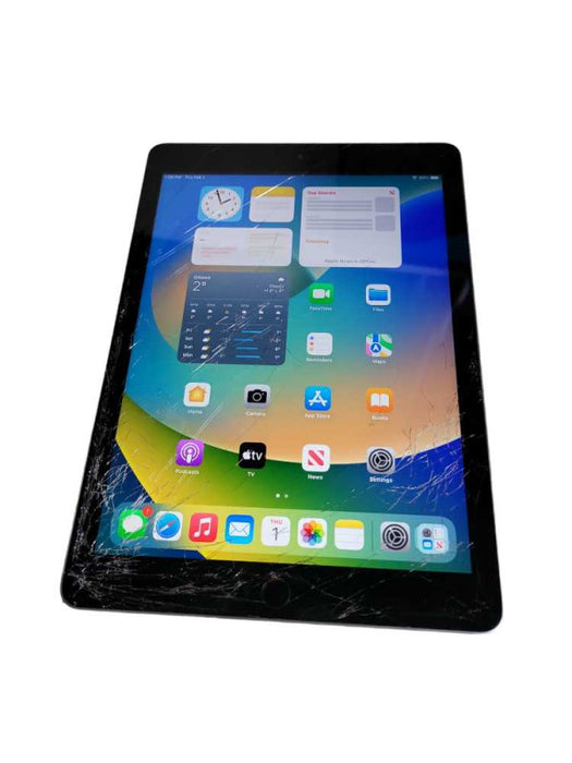 Apple iPad 5th Gen 32GB (A1822) - READ Î