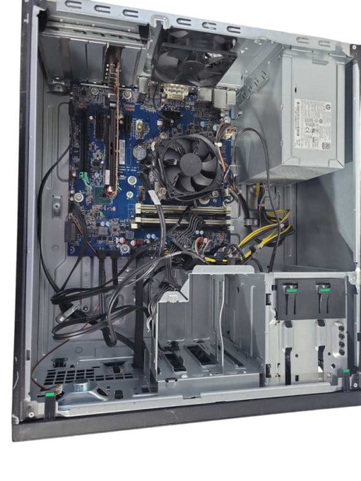 HP Z240 Tower | i7-6700 @ 3.40GHz 8GB DDR4 AMD W4100 GPU | No HDD\\'s !