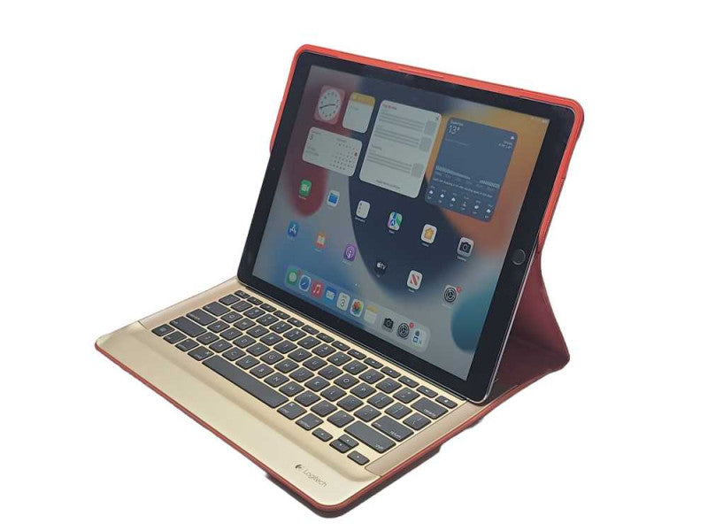 Apple iPad Pro 12.9\\" Wi-Fi only 32GB (2015), w/ Logitech keyboard _