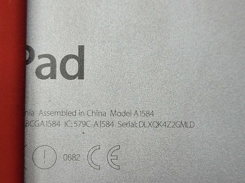 Apple iPad Pro 12.9\\" Wi-Fi only 32GB (2015), w/ Logitech keyboard _