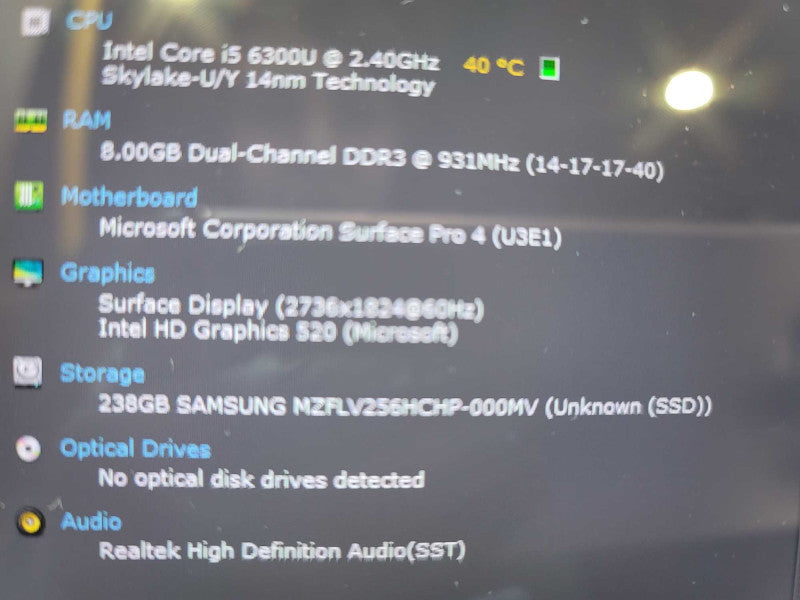 Microsoft Surface Pro 4| i5-6300U| 8GB DDR3| 256GB SSD| BAD BATTERY, READ Î²