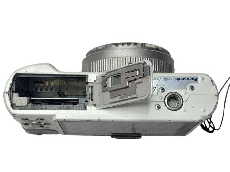 Panasonic Lumix DMC-LX5 10.1MP Camera, No Battery/SD Card, READ _