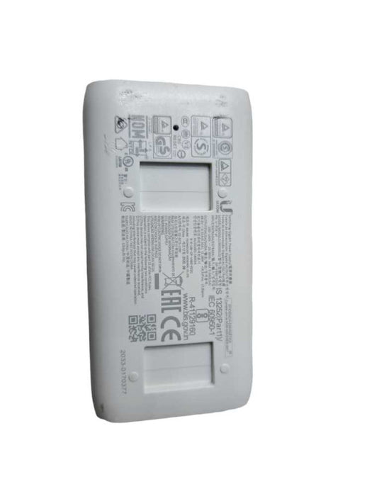 Ubiquiti Networks U-POE-AF 48VDC 15W Gigabit PoE Injector - White )