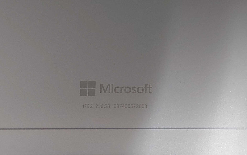Microsoft Surface Pro 1796, i5-7300U 2.6GHz, 8GB, 256GB SSD, w/ PWR