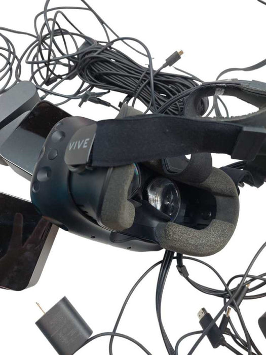 HTC VIVE Bundle ( Not Complete ) â