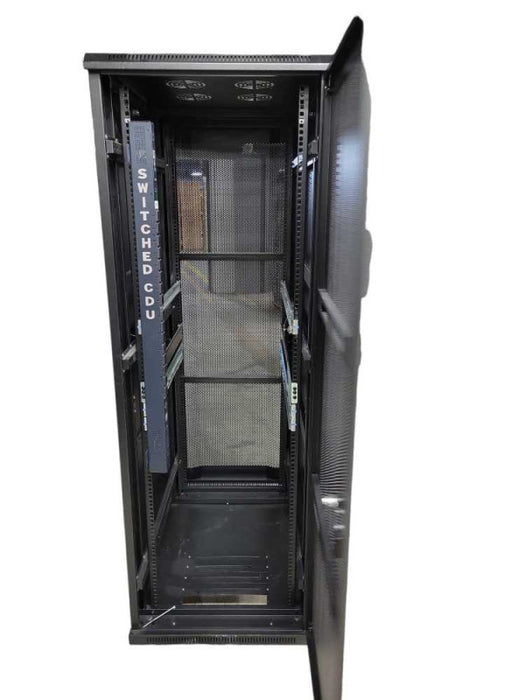 Liner Server Rack with PDU !