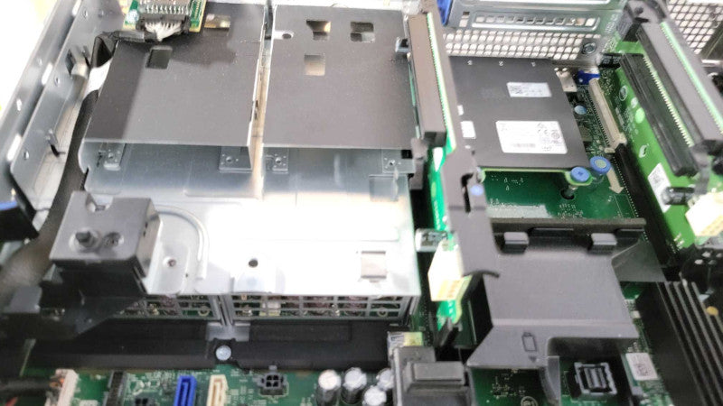 Dell PowerEdge R730xd - 2x Xeon E5-2630 v3 | 64GB | PERC H330 Mini | 2x750W  %