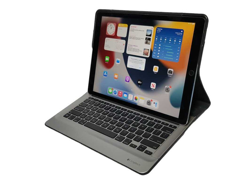 Apple iPad Pro 2nd Gen. 64GB, Wi-Fi, 12.9 in with Logitech Keyboard  _