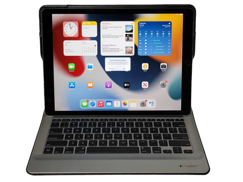 Apple iPad Pro 2nd Gen. 64GB, Wi-Fi, 12.9 in with Logitech Keyboard  _