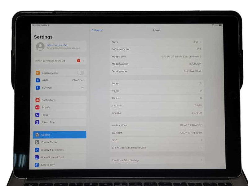 Apple iPad Pro 2nd Gen. 64GB, Wi-Fi, 12.9 in with Logitech Keyboard  _