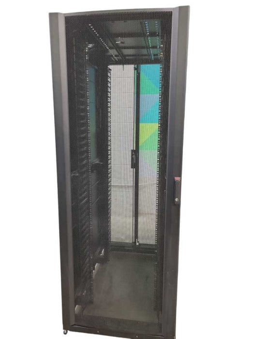 APC NetShelter SX Enclosure AR3340 42U Rack with 2x APC AP8858NA3 PDUs 1x Key Q_