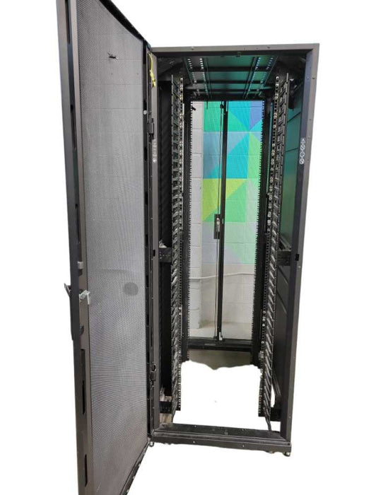 APC NetShelter SX Enclosure AR3340 42U Rack with 2x APC AP8858NA3 PDUs 1x Key Q_