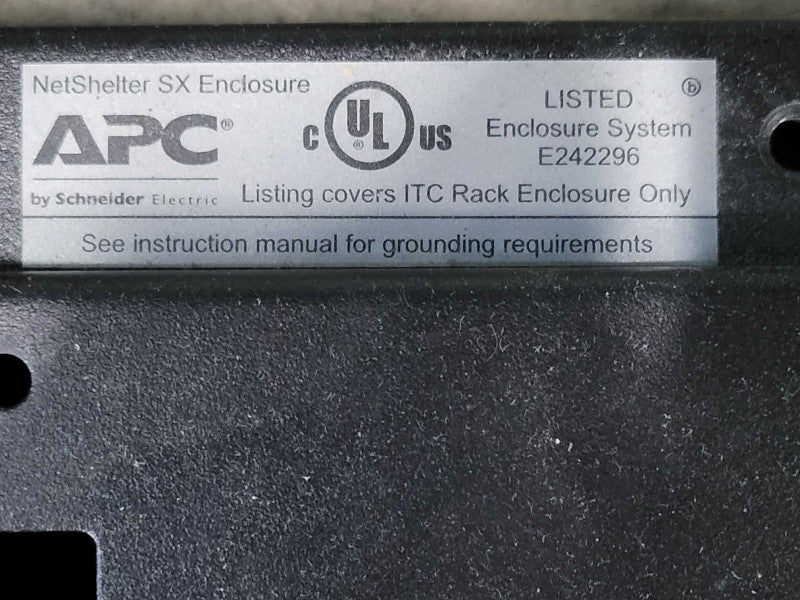 APC NetShelter SX Enclosure AR3340 42U Rack with 2x APC AP8858NA3 PDUs 1x Key Q_