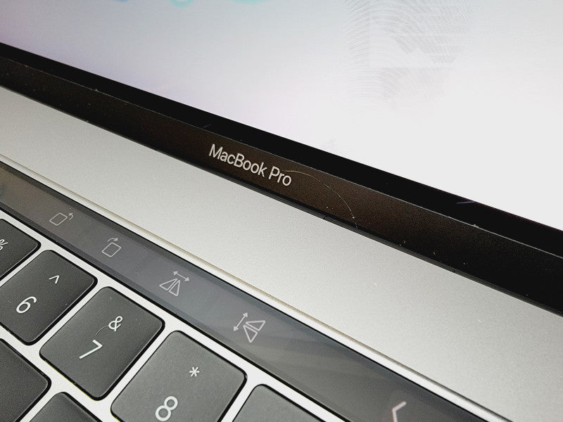 Apple Macbook Pro 2018 15\\" Core i7-8750H @ 2.2GHz 16GB DDR4 250GB SSD Radeon Pro 555X 4GB (