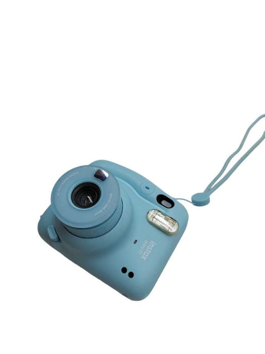 Fujifilm Instax Mini 11 intsax lens 60mm focus range 0.3-infinity  =