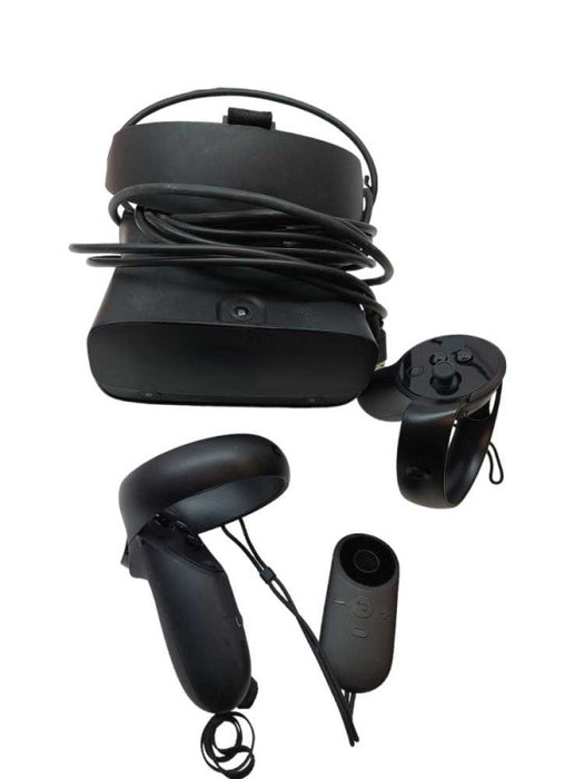 Lenovo Oculus VR Bundle , Headset , Controllers , Remote , Cables  Q=
