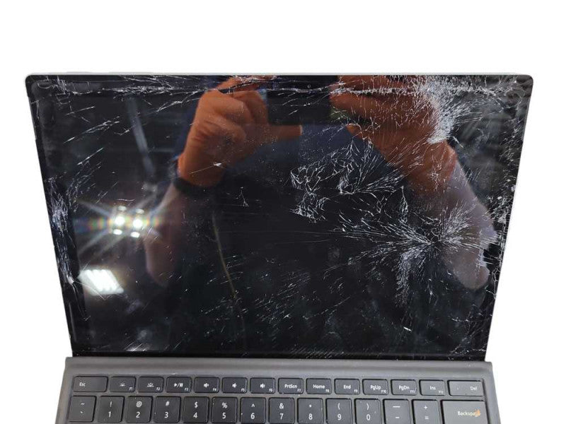 Microsoft Surface Pro 6 (1796) - i7-8650U, 8GB RAM, 256GB SSD - READ Î