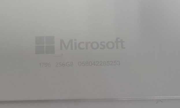 Microsoft Surface Pro 6 (1796) Core i5-8250U, 8GB RAM, 256GB SSD, w/ Power ad _