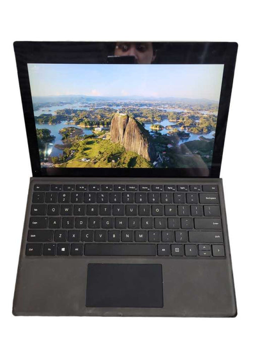 Microsoft Surface Pro 4 - i5-6300U, 8GB RAM, 256GB SSD - READ Î
