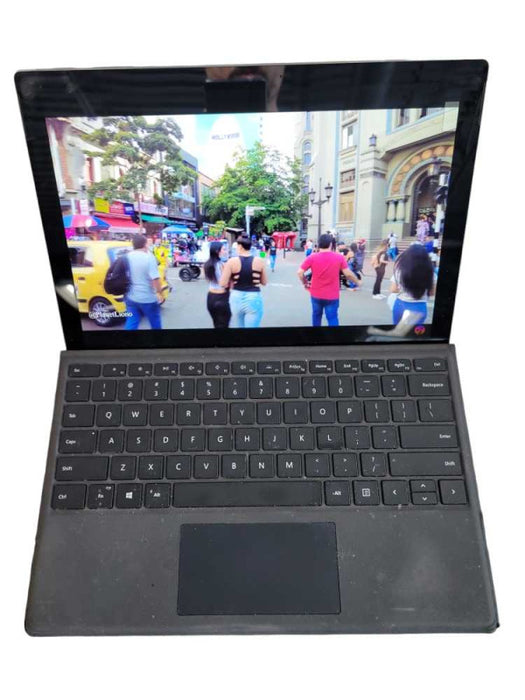 Microsoft Surface Pro 5 (1796) - i7-7660U, 8GB RAM, 256GB SSD - READ Î