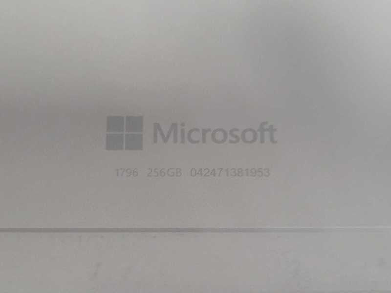 Microsoft Surface Pro 1796 i7-7660U, 16GB RAM, 256GB SSD, w/ Power, READ _