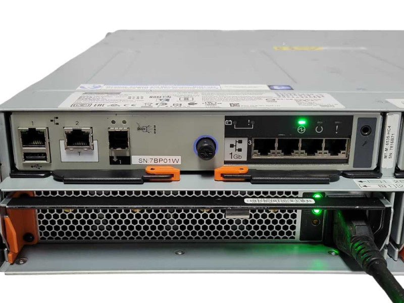 Lenovo Storage V3700 series storage 24x 2.5\\" Bays, 2x PSU, 2x 01LJ608 control _