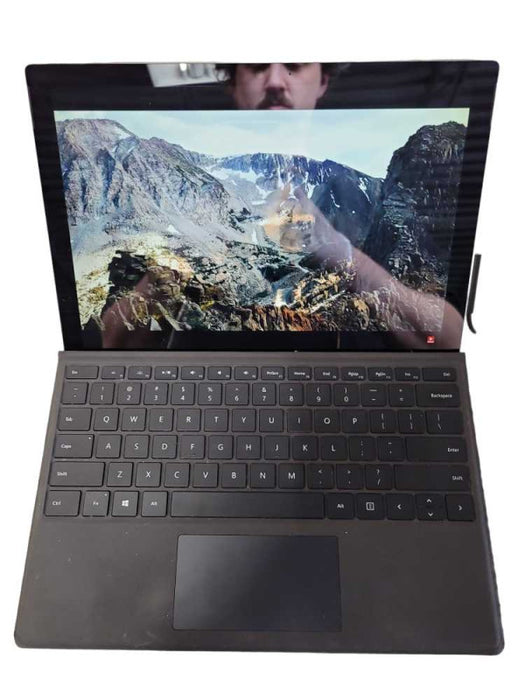 Microsoft Surface Pro 5 (1796) - i7-7600U, 8GB RAM, 256GB SSD - READ Î
