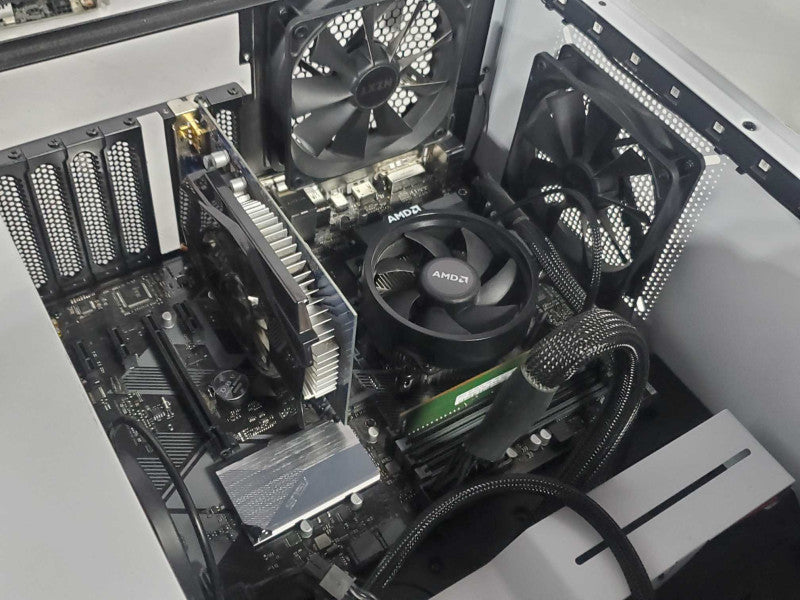 NZXT Glass-Panel Tower, Asus Prime B450-Plus, AMD Ryzen 5 2600, 8GB DDR4 |