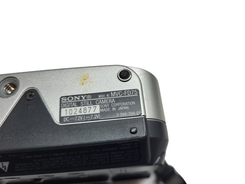 Sony FD Mavica MVC-FD75 0.3MP Optical 10x Zoom Digital Still Camera &