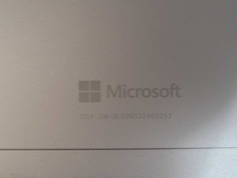 Microsoft Surface Pro 4 (1724) - i5-6300U 2.40GHz, 8GB RAM, 256GB SSD