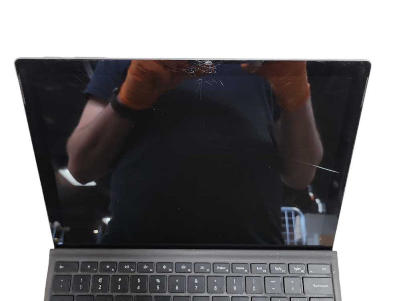 Microsoft Surface Pro 5 (1807) - i5-7300U, 8GB RAM, 256GB SSD - READ Î Î