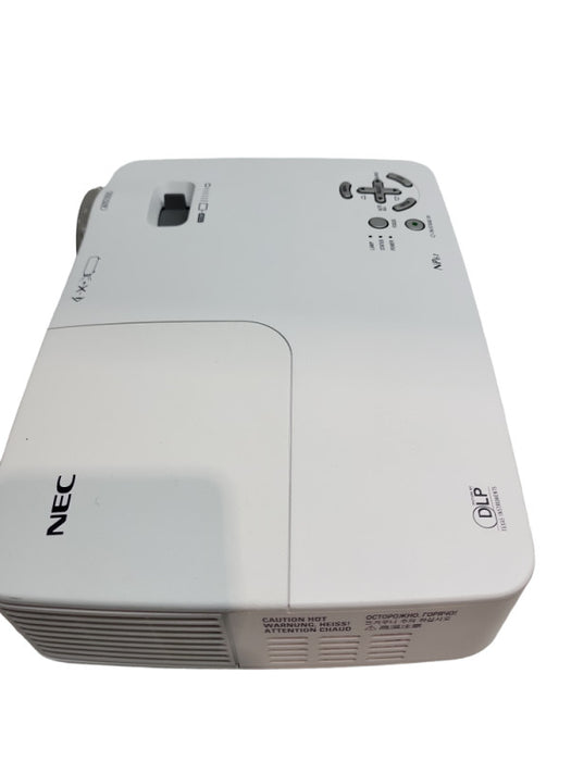 NEC NP61 DLP Projector with Travel Case+ Remote &