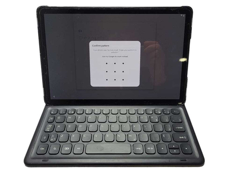 Samsung Galaxy Tab S4 with Keyboard READ $