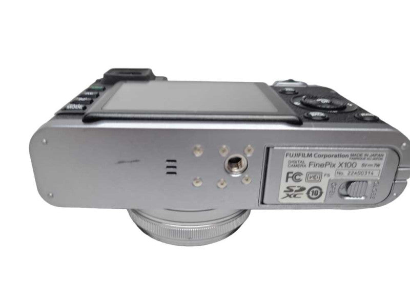 Fujifilm FinePix X Series X100 Silver Digital Camera (read) %