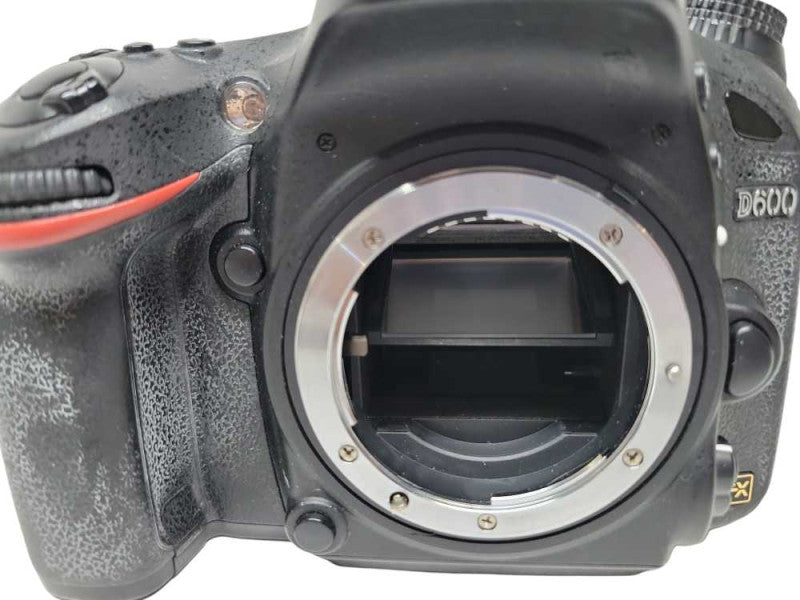 Nikon D600 24.3 MP Digital SLR Camera BODY ONLY(READ)