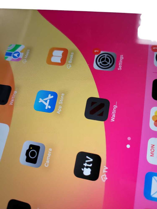 Apple iPad 6th Gen 32GB (A1893) -READ Î