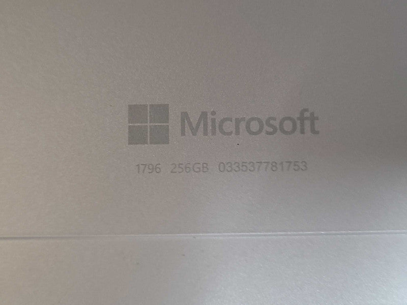 Microsoft Surface Pro 1796, i5-7300U 2.60GHz, 8GB Ram, 256GB SSD, No keyboard