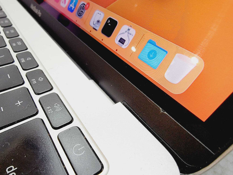 Apple Macbook Pro 2017 13\\" Core i5-7360U @ 2.3GHz 8GB DDR3 250GB SSD [Read] (