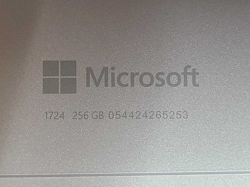 Microsoft Surface Pro 4 (1724) - i5-6300U 2.40GHz, 8GB RAM, 256GB SSD
