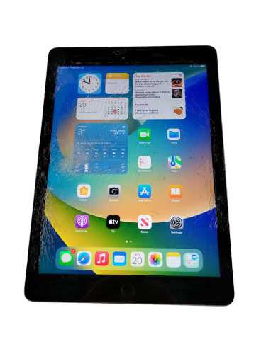 Apple iPad 5th Gen 32GB (A1822) - READ !