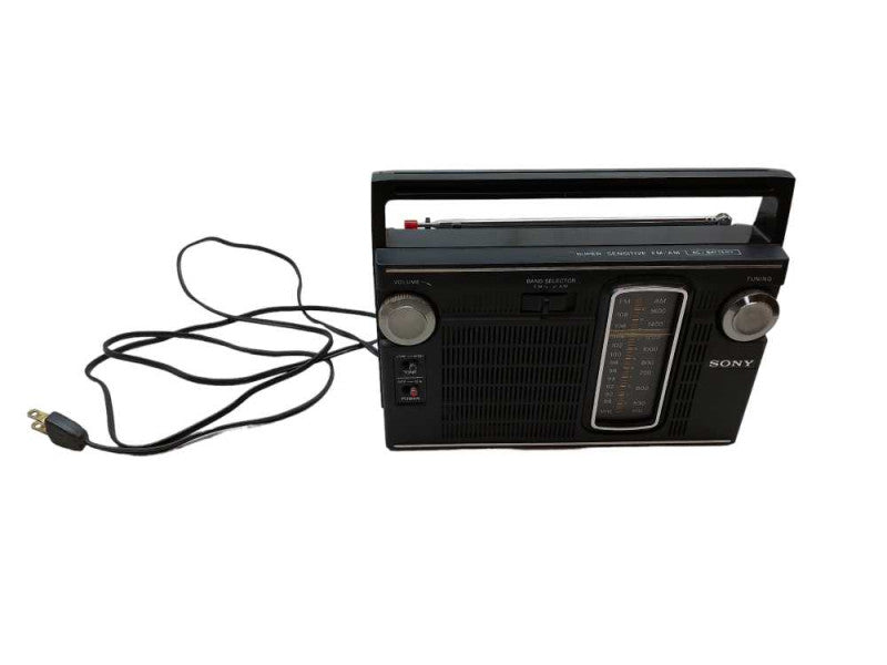 Sony Super Sensitive AM/FM AC/Battery Radio Solid State Model:TFM-7150W =