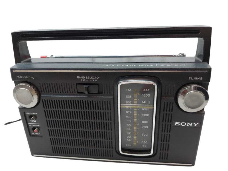 Sony Super Sensitive AM/FM AC/Battery Radio Solid State Model:TFM-7150W =