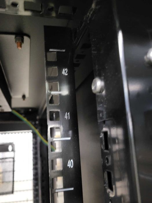 Dell PowerEdge 42U Server Rack 04DNR0 with Fan assembly _